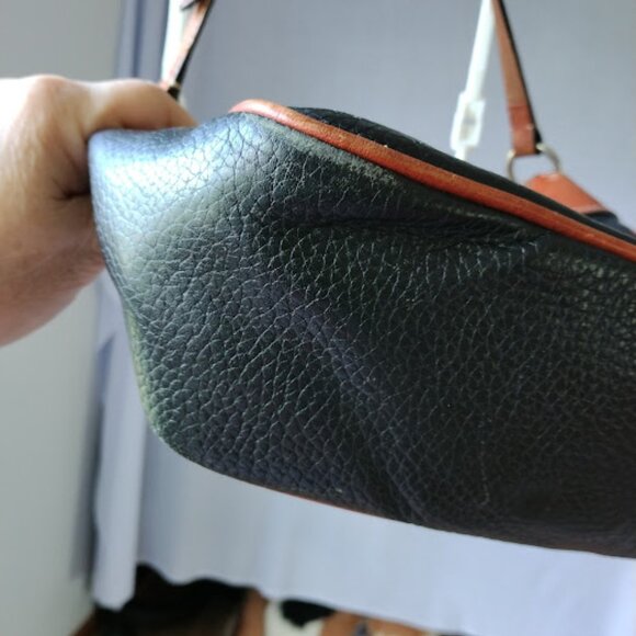 Dooney & Bourke geniune leather shoulder bag with red interior - Picture 7 of 14